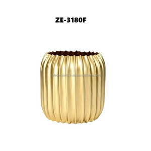 Vase floral d'intérieur de concepteur fait à la main Jardinières en métal durables de luxe avec des pots de fleurs classiques pour les espaces intérieurs - Product Image 2