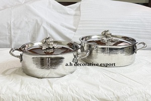 ชุดหม้อสเตนเลสสตีลแบบตอกลายสีเงิน Royal Serveware พร้อมฝาปิดลายดอกไม้ตกแต่ง ปลอดภัยสำหรับอาหาร ชุดหม้อสำหรับทำอาหาร - Product Image 3