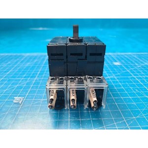 Protecteur de circuit tripolaire Fuji CP33E/3, utilisé comme pièce détachée pour équipement semi-conducteur d'époque - Product Image 5