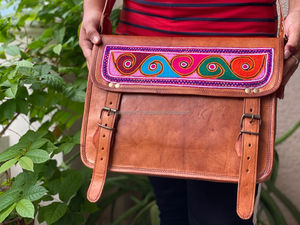 Bolso de cuero bordado Estilo Vintage, bandolera multicolor de 10x13 pulgadas - Product Image 4