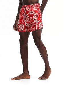 Traje de baño rojo con estampado paisley para hombre, cintura media, con cordón ajustable, de secado rápido, pantalones cortos de poliéster tejido, hecho en Pakistán. - Product Image 2