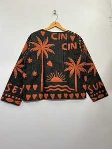 เสื้อแจ็คเก็ตปักลายซูซานีสีเหลืองสดใส ลวดลายสวยงาม โดดเด่นเป็นเอกลักษณ์ สไตล์โบฮีเมียน เหมาะสำหรับงานเทศกาลและกิจกรรมต่างๆ - Product Image 3