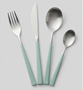 Ensemble de couverts minimalistes en acier inoxydable poli miroir avec manche vert menthe, compatible lave-vaisselle, idéal pour les dîners de mariage - Product Image 1