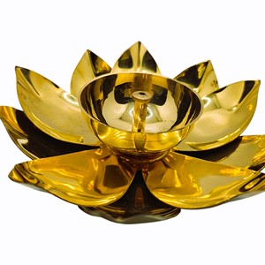 Lámpara de Latón con Diseño de Flor de Loto de YUVA EXPORTS, Decoración Tradicional para Mesa, para el Hogar, para Diwali, con Acabado Antiguo - Product Image 2