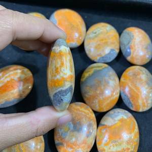 หินแจสเปอร์สีส้มธรรมชาติขายส่ง ขนาด 35×45×15 มม. หินขัดเงาสำหรับบำบัดรักษา คริสตัลหินปลอบประโลม - Product Image 4