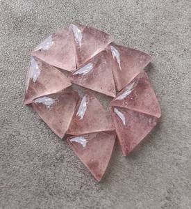 Cuarzo Fresa Natural en Forma de Triángulo, Cabujón con Reverso Plano, Calibrado, Gema Suelta para Joyería - Product Image 1