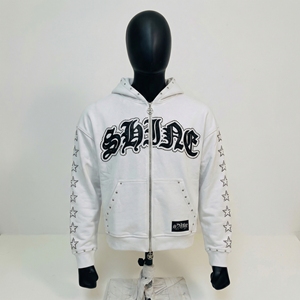 Sudadera con capucha blanca con cremallera y tachuelas, logo gótico en el pecho, manga con tachuelas de estrella, ropa urbana premium OEM/ODM - Product Image 1