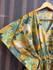 Vestido Kaftán de Mujer 100% Algodón Hecho a Mano con Estampado Floral Botánico, Transpirable, Maxi, para Playa, Viajes y Descanso - Product Image 5