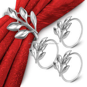 Anneaux de serviette en métal faits à la main avec finition argent antique pour les dîners formels et les occasions spéciales - Product Image 6