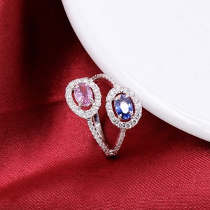Bague Bypass en Or Blanc Massif 18 carats avec Saphir Rose et Bleu et Diamants en Halo, Vente en Gros, Memoria Jewels - Product Image 6