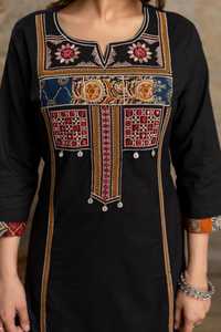 Ensemble de costume brodé en coton noir de qualité supérieure 60×60 pour femmes, avec kurta droit, pantalon palazzo et dupatta, pour une tenue ethnique élégante - Product Image 3