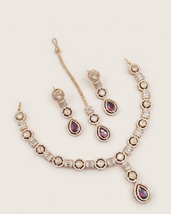 Collier à maillons hexagonaux en Kundan avec boucles d'oreilles assorties et mang tika, ensemble de bijoux Kundan plaqué or pour femmes, fabricants - Product Image 3