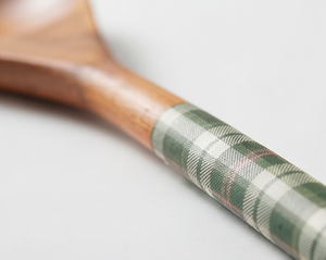 Juego de cubiertos de madera con mango pintado con diseño tartán, resistente al calor, tallado a mano, perfecto para utensilios de cocina y uso en campamentos. - Product Image 2