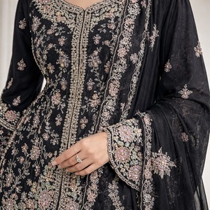 Robe de mariée indienne traditionnelle en viscose brodée lourde pour femme, infroissable, idéale pour les fêtes - Product Image 3