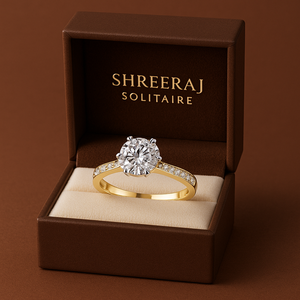 Anillo de compromiso de oro amarillo de 14K/18K con diamante cultivado en laboratorio de 1 quilate, corte brillante redondo, VS1, E, 4 puntas en forma de corazón, pavé, solitario. - Product Image 4