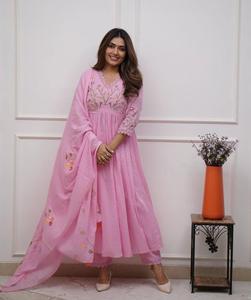 Nuevo Vestido Anarkali Informal de Diseñador, en Tela de Algodón Mulmul, Bordado, con Dupatta Pintada a Mano, de Secado Rápido, para Fiestas y Eventos - Product Image 3