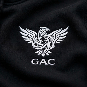 Sweat à capuche en polaire noir pour homme avec logo frontal, poche kangourou, cordon de serrage, manches longues, style décontracté streetwear, vente en gros - Product Image 5