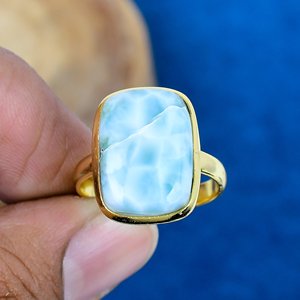 Bague classique en argent sterling 925 avec pierre précieuse Larimar naturelle faite à la main en forme de coussin, plaquée or 18 carats - Product Image 2