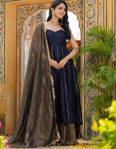 ชุดคุร์ตาอานาร์กาลีสีม่วงเข้ม KV พร้อมกระโปรงและผ้าคลุมไหล่ (ชุด 3 ชิ้น) - Product Image 4