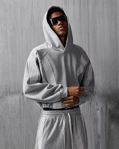 Conjunto Deportivo para Hombre, Sudadera con Capucha Gris a Rayas y Pantalones Anchos, Estilo Urbano Holgado con Cordón Ajustable - Product Image 2