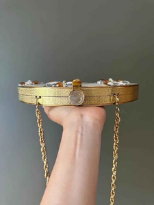 Pochette de soirée de luxe en résine époxy, création de styliste, pour mariage et occasions nuptiales - Product Image 1