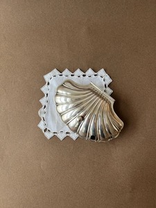 Sea Shell Shape Silver Finished Metal Butter Dish Elegant Tableware For Serving Butter Cheese <b>Snacks</b> In Style - Product Image 6