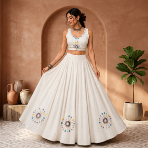 Ensemble Lehenga Choli brodé blanc avec travail de perles colorées, style indien traditionnel pour femmes - Product Image 1