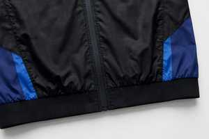 Veste coupe-vent sportive bicolore noir et bleu, manches longues, col montant, fermeture éclair, légère, en polyester - Product Image 6