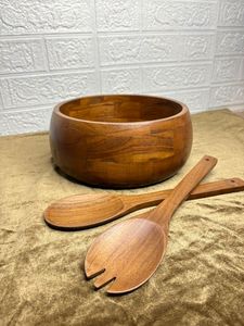 Bol de service en teck moderne, durable et écologique, fait à la main, avec bols à salade et desserts et cuillères pour la décoration de table de mariage - Product Image 2