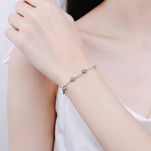 สร้อยข้อมือโซ่เงิน 925 ลายดาวประดับคริสตัลไรน์สโตนเครื่องประดับสำหรับผู้หญิงสวมใส่ทุกวันแบบเรียบง่าย - Product Image 1