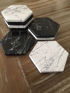 Ensemble de sous-verres classiques en marbre avec texture de pierre naturelle, parfait pour ajouter une touche d'élégance aux designs intérieurs minimalistes et modernes - Product Image 6
