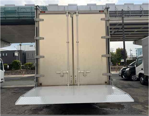 Fairly <b>Used</b> 2018 I S U Z U ELF TRUCK Neatly <b>Used</b> Taut Liner 8 <b>Pallet</b> Body Leather Seats - Product Image 2