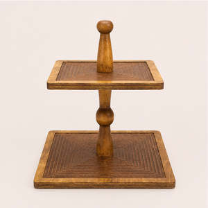 Support à gâteau en bois à 2 niveaux, fait main, plateau carré pour servir des desserts, cupcakes et pâtisseries, écologique, pour une utilisation en cuisine rustique - Product Image 1
