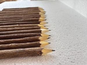Lápices de Madera de Neem Hechos a Mano, Lápices de Grafito de Madera Rústica Ecológicos y Naturales, Artículos de Papelería Sostenibles - Product Image 5