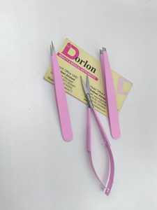 Pinces à sourcils personnalisées avec revêtement coloré, en acier inoxydable, à pointe inclinée, avec logo personnalisé, pour le modelage des sourcils. - Product Image 4