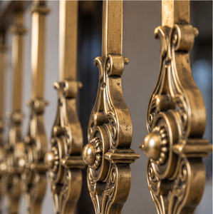 Rampe d'escalier classique en laiton avec balustres sculptés ornementaux pour hôtels de luxe, villas et grands escaliers - Product Image 3