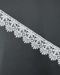 Bordure en dentelle ajourée soluble dans l'eau avec broderie florale délicate en soie de lait et appliques pour la décoration de robes de mariée et de vêtements - Product Image 2