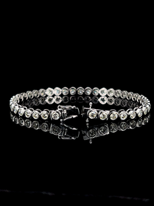 สร้อยข้อมือเทนนิสทองคำขาว 14K ดีไซน์เรียบหรู ประดับเพชรธรรมชาติ 4.42 กะรัต แบบฝังขอบ สำหรับความสง่างามทันสมัย - Product Image 3