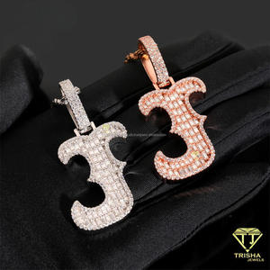 สร้อยคอจี้ตัวอักษร "J" สไตล์ฮิปฮอป ประดับเพชรโมอิสซาไนต์ทรงบาแกตต์ งานสั่งทำ ขายส่ง สร้อยคอจี้ตัวอักษรแบบ Iced Out - Product Image 1