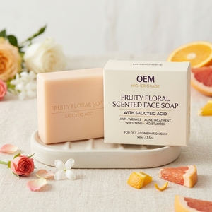 สบู่ล้างหน้า OEM เกรดพรีเมียม กลิ่นฟรุ๊ตตี้ฟลอรัล ผสมกรดซาลิไซลิก ช่วยลดริ้วรอย รักษาสิว ผิวขาวกระจ่างใส ชุ่มชื้น เหมาะสำหรับผิวมัน/ผิวผสม - Product Image 2