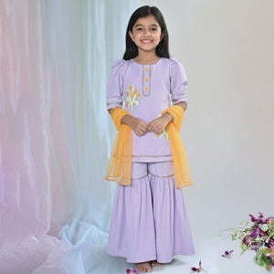 Conjunto de Túnica Sharara de Lavanda de Alta Calidad en Color Morado Claro con Bordado y Dupatta con Borde de Encaje, Colección Festiva - Product Image 2