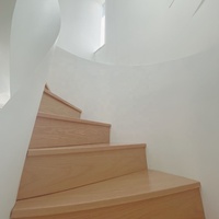 Escalier en colimaçon préfabriqué en acier, design moderne et élégant avec main courante en plaque d'acier