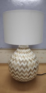Lámpara de Mesa Artesanal con Incrustaciones de Hueso para Colecciones de Muebles y Decoración de Lujo - Product Image 2