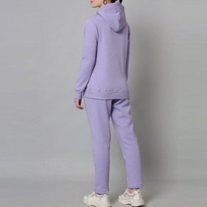 ชุดวอร์มผู้หญิงสำหรับฤดูหนาว ชุดสองชิ้น เสื้อสเวตเชิ้ตและกางเกงขายาวลำลอง สปอร์ตแวร์ พิมพ์ลายโลโก้และเพชรเทียม ผ้าฝ้าย 100% - Product Image 4