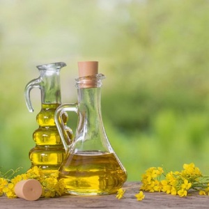 Huile de canola raffinée pour la préparation culinaire, adaptée à la friture, à la cuisson au four, au rôtissage et à la cuisson de divers aliments et recettes. - Product Image 1