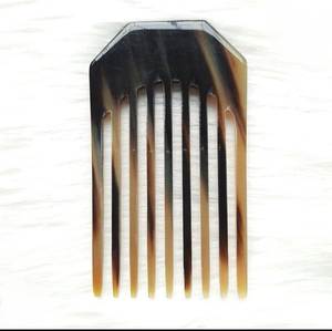 Peine de cuerno natural ecológico con dientes largos para el cuidado del cabello y peinado elegante, ideal como regalo de cumpleaños o decoración del hogar al mejor precio. - Product Image 3