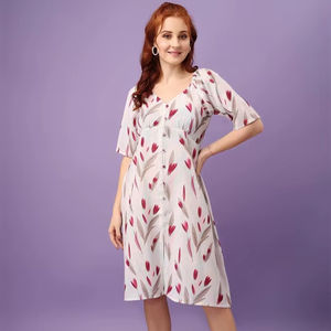 Vestido Midi Formal de Verano para Mujer, Ecológico, con Estampado Floral Blanco, Cuello en V, Manga Tres Cuartos, Corte en A y Dobladillo con Volantes - Product Image 1