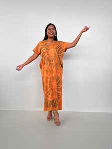 Robe caftan marocaine en jersey de coton tie-dye Alisa, robe t-shirt à col en V pour femmes avec poches - Product Image 6