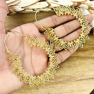 Pendientes Boho de Diseño Único, Joyería Tribal de Latón para Mujer, Chapados en Oro de 18k, Filigrana Floral, Aros Geométricos para Venta al por Mayor/OEM/ODM - Product Image 2