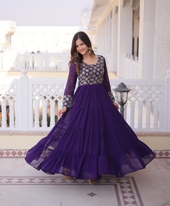 Magnifiques robes Anarkali pour femmes en tissu Georgette effet fleuri, ornées de paillettes et de Zari, avec broderie en pipe. - Product Image 1